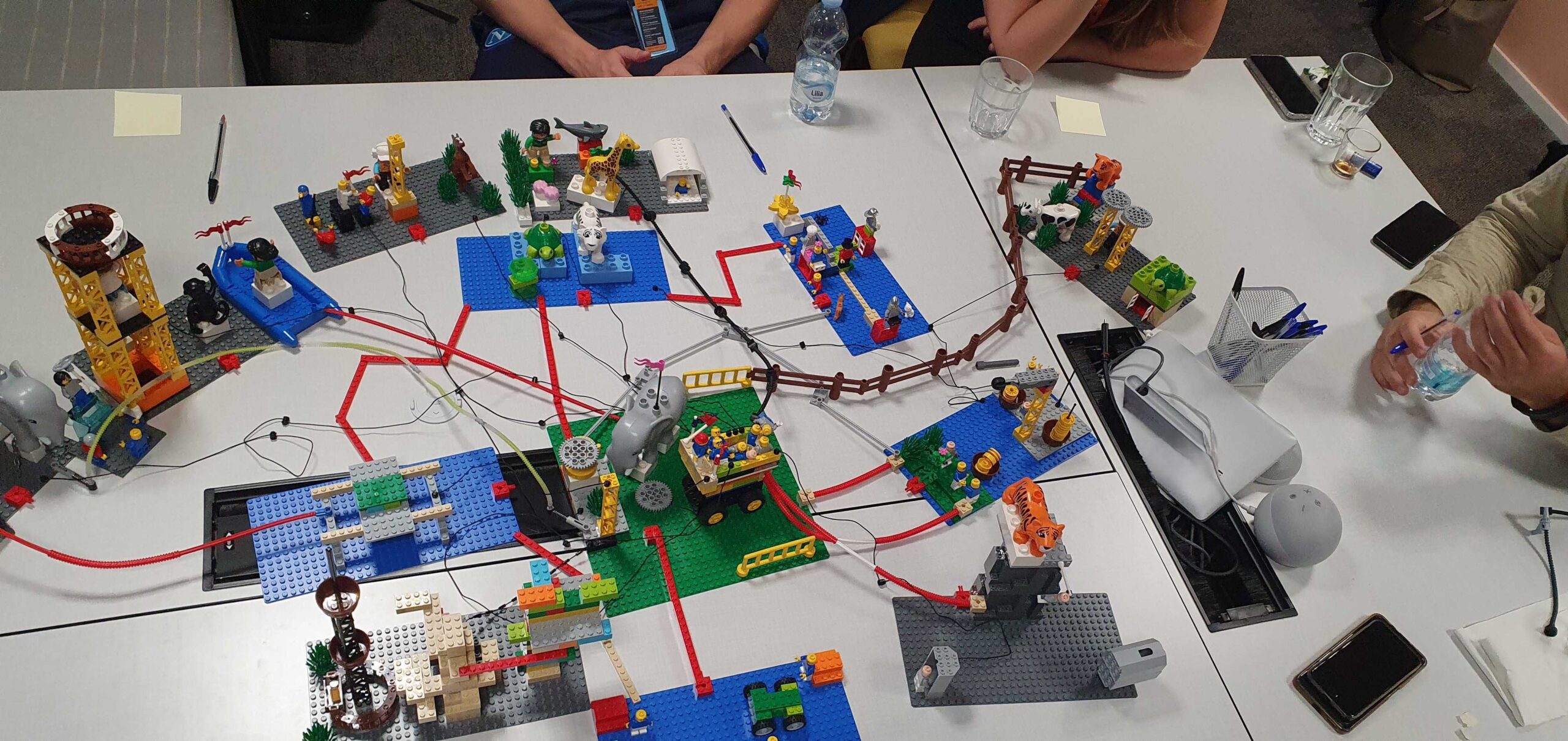 Partecipanti durante un workshop LEGO Serious Play di IPPOPO